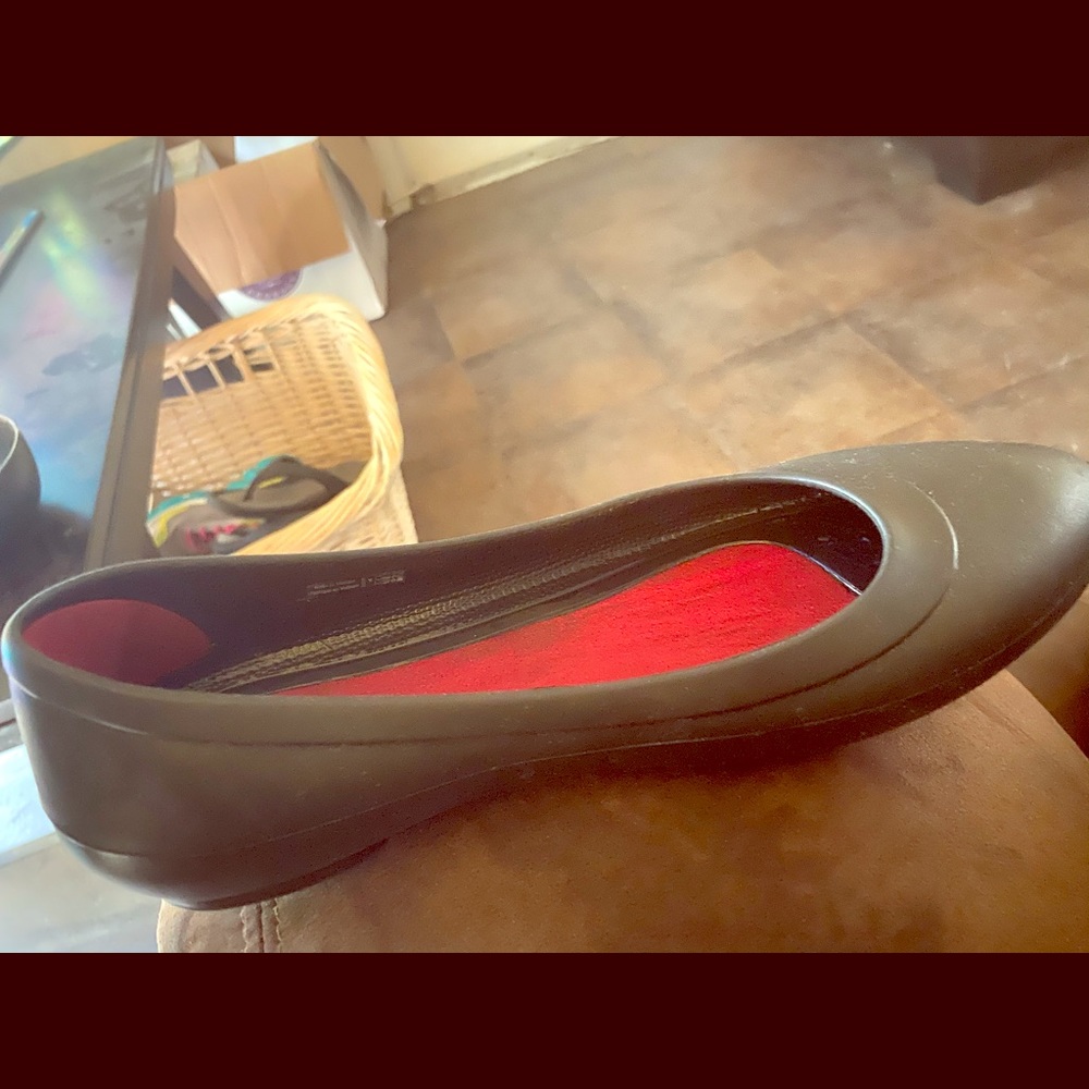 Croc flats